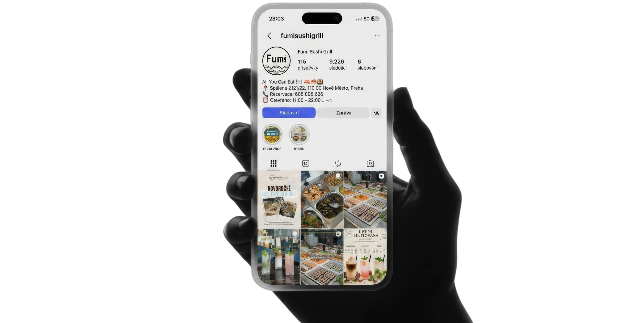 Instagram profil Fumi Sushi Grill v ruce